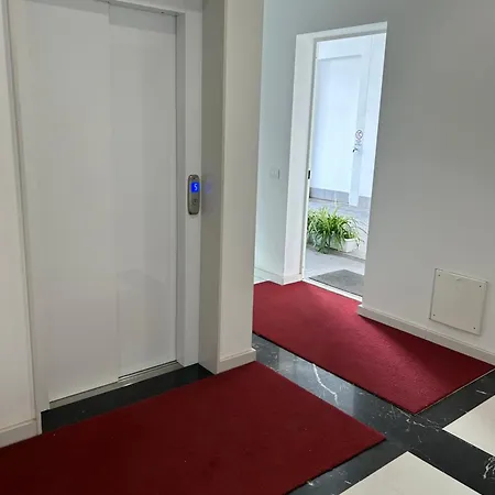 Central Modern Studio * باري