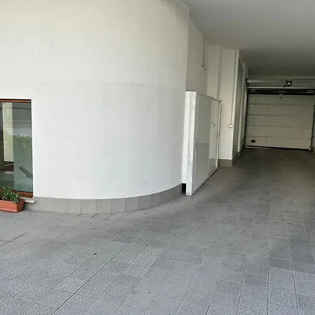 Central Modern Studio Apartment